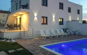 Cozy Apartment In Umag With Wifi